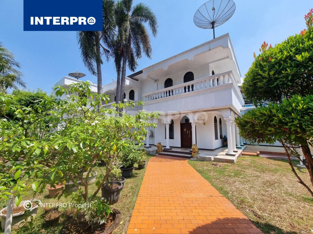 Rumah Mewah 2 lantai Green Ville J akarta Barat