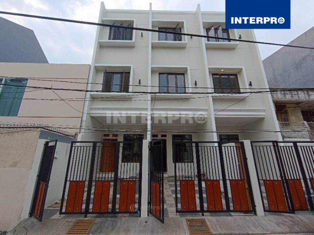 Rumah 3 Lantai Taman Ratu Jakarta Barat