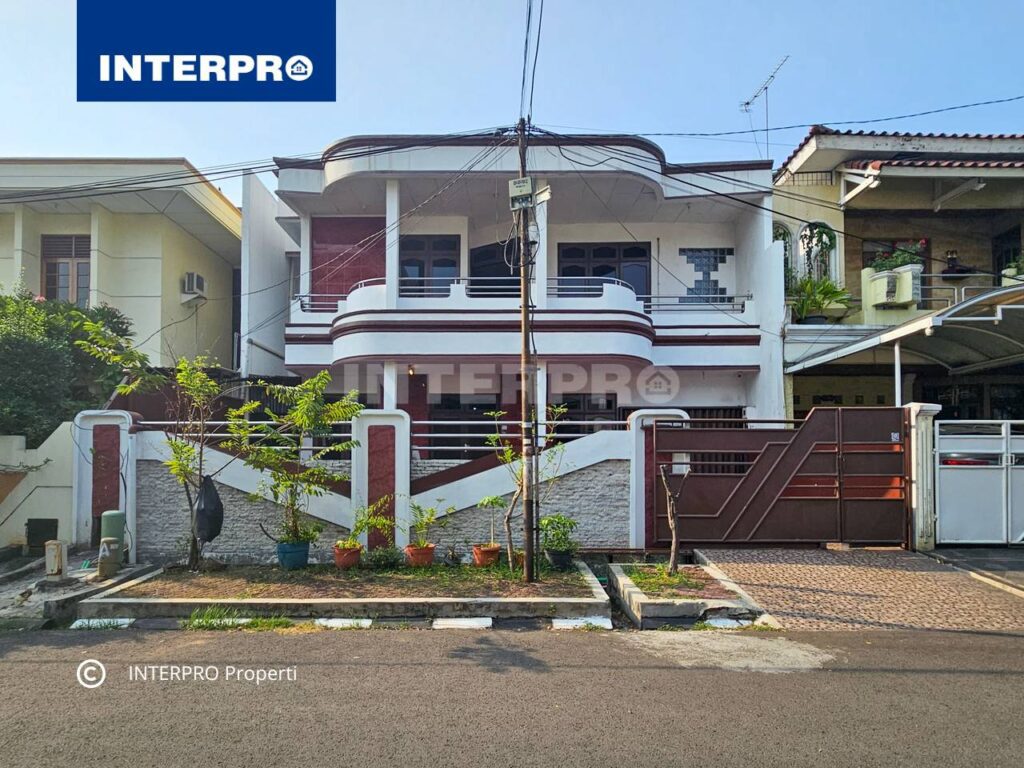 Rumah Semi furnished 2 lantai Puri Indah Jakarta Barat