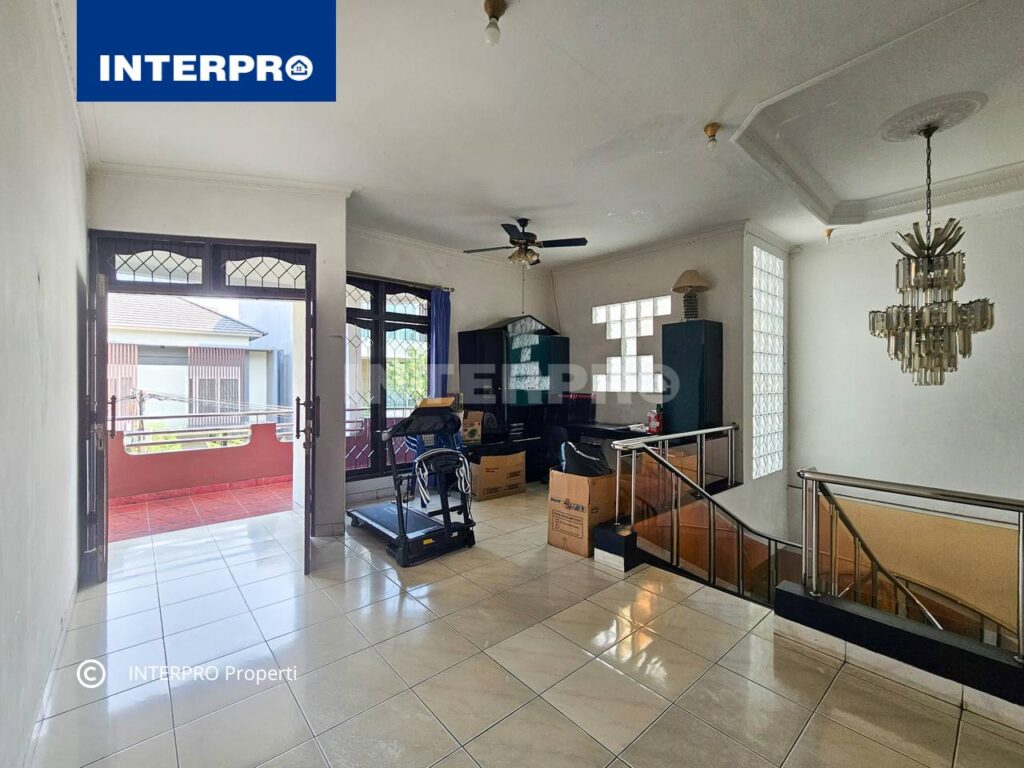 Rumah Semi furnished 2 lantai Puri Indah Jakarta Barat