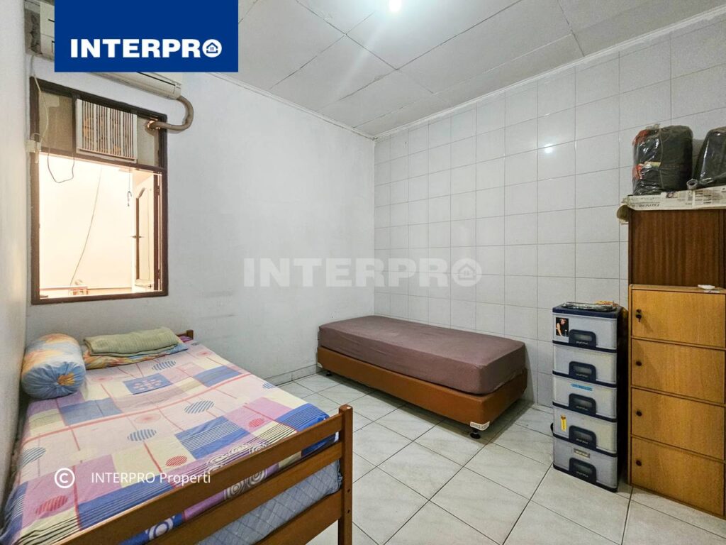 Rumah Semi furnished 2 lantai Puri Indah Jakarta Barat