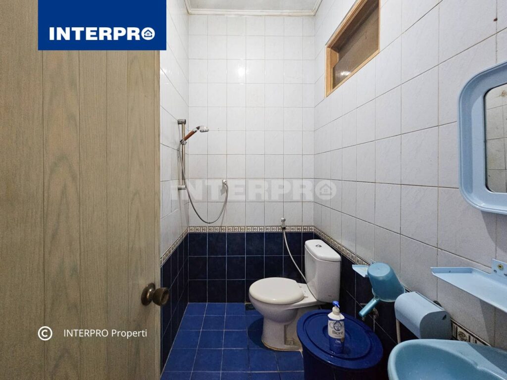 Rumah Semi furnished 2 lantai Puri Indah Jakarta Barat