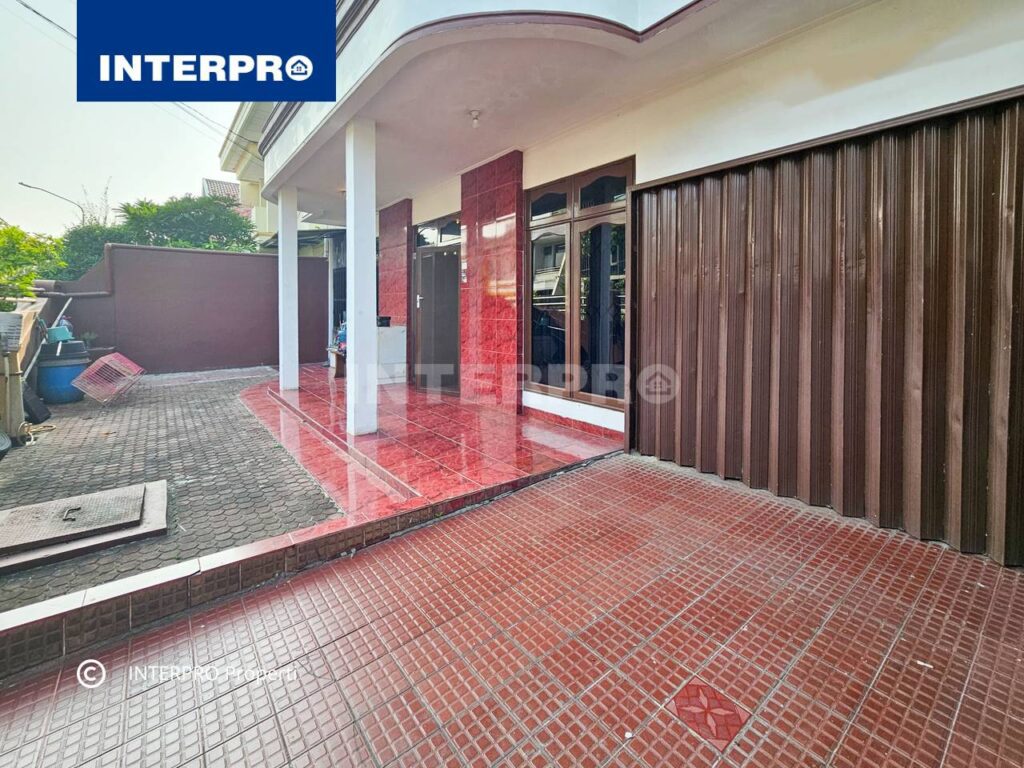 Rumah Semi furnished 2 lantai Puri Indah Jakarta Barat