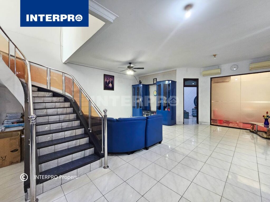 Rumah Semi furnished 2 lantai Puri Indah Jakarta Barat