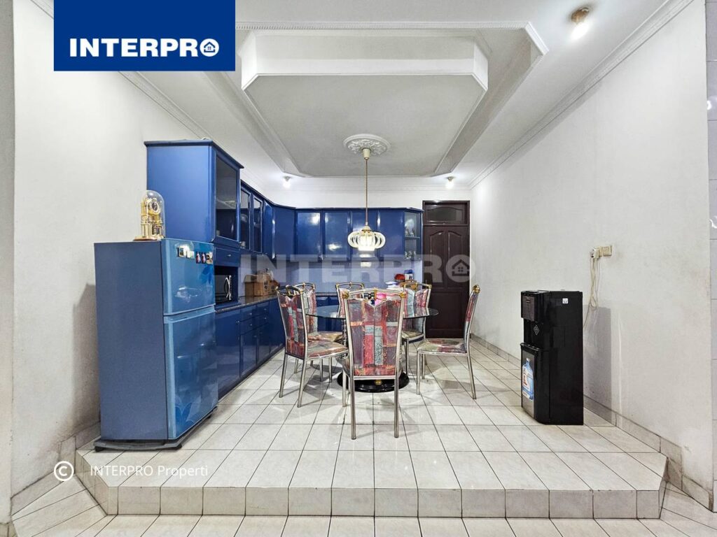 Rumah Semi furnished 2 lantai Puri Indah Jakarta Barat