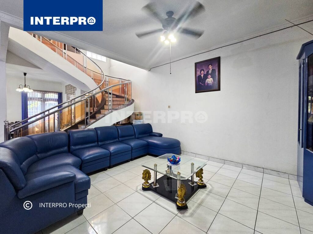 Rumah Semi furnished 2 lantai Puri Indah Jakarta Barat
