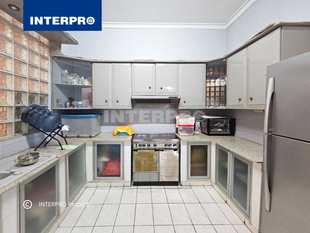 Rumah Semi furnished 2 lantai Puri Indah Jakarta Barat