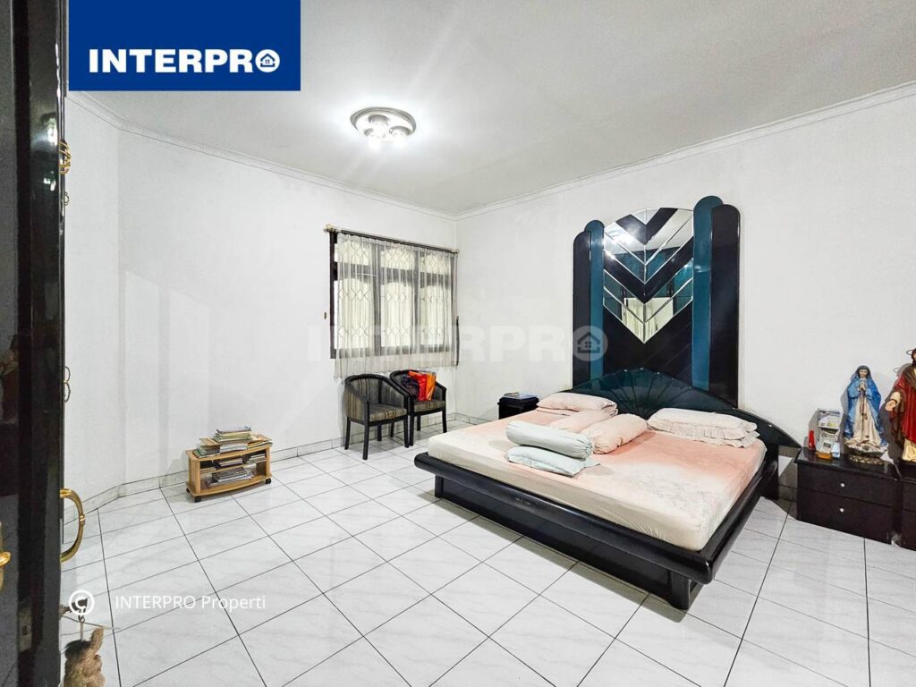 Rumah Semi furnished 2 lantai Puri Indah Jakarta Barat
