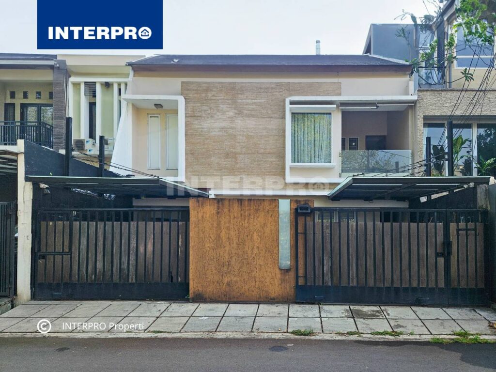 Rumah Semi furnished 2 lantai Taman Kedoya Baru Jakarta Barat