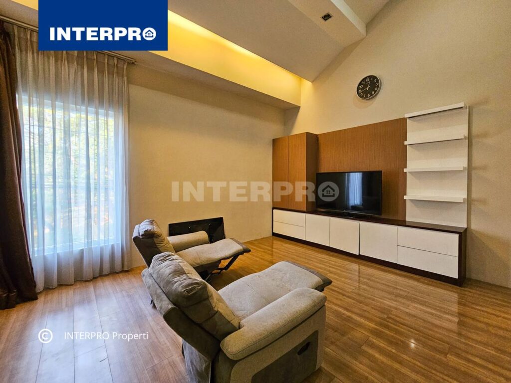 Rumah Semi furnished 2 lantai Taman Kedoya Baru Jakarta Barat