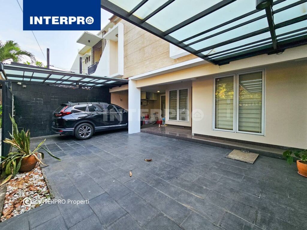 Rumah Semi furnished 2 lantai Taman Kedoya Baru Jakarta Barat
