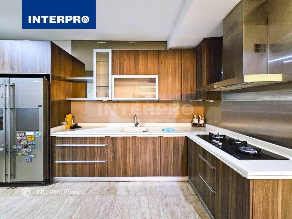 Rumah Semi furnished 2 lantai Taman Kedoya Baru Jakarta Barat