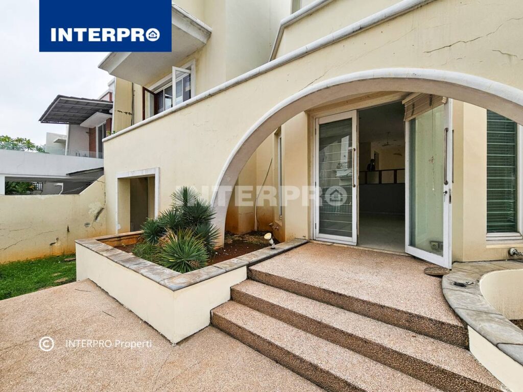 disewakan rumah 3 lantai Permata Buana | Interpro Properti |