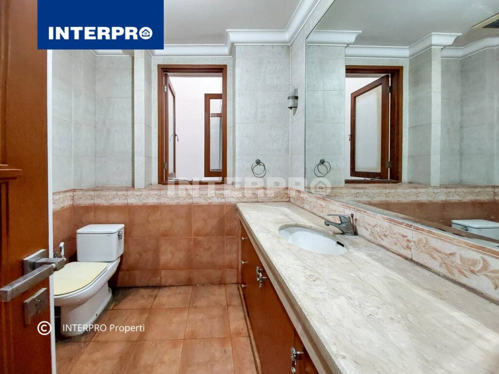 disewakan rumah 3 lantai Permata Buana | Interpro Properti |
