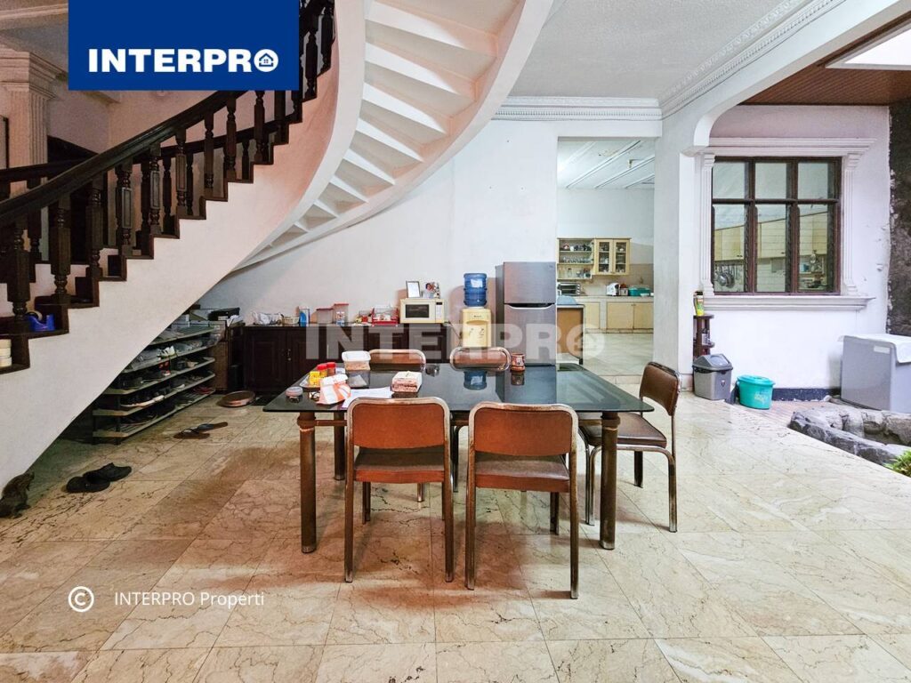Rumah 2 lantai Sunrise Garden Jakarta Barat