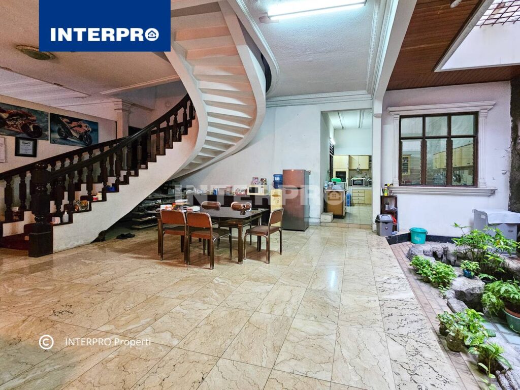 Rumah 2 lantai Sunrise Garden Jakarta Barat