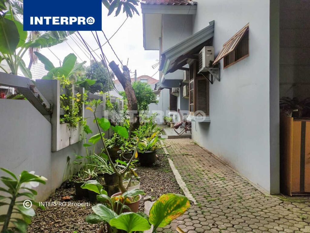 Rumah Hook Taman Meruya Ilir Jakarta Barat