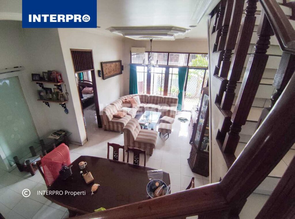 Rumah Hook Taman Meruya Ilir Jakarta Barat