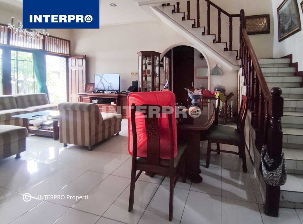 Rumah Hook Taman Meruya Ilir Jakarta Barat