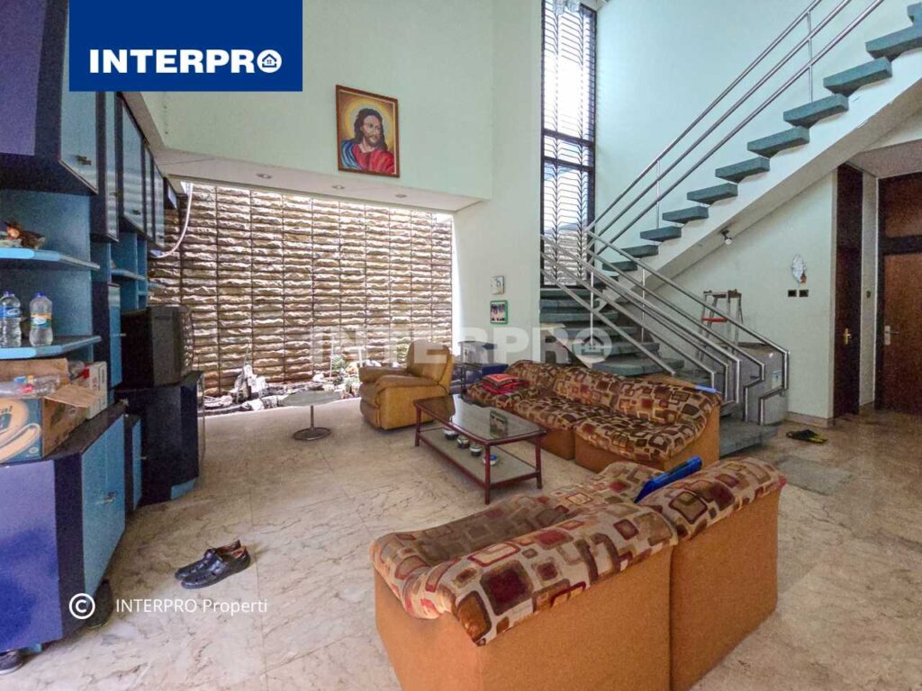 Rumah Semi furnished Sunrise Garden Jakarta Barat