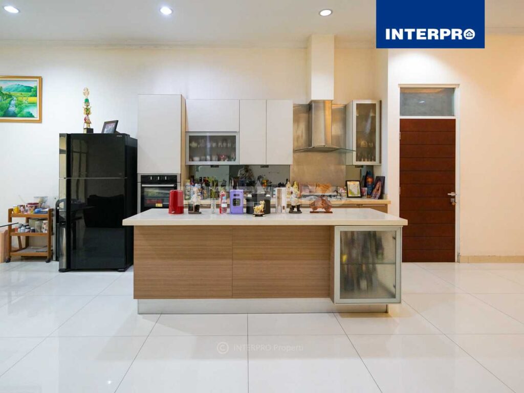 Rumah Dijual Permata Buana Luas 300m2