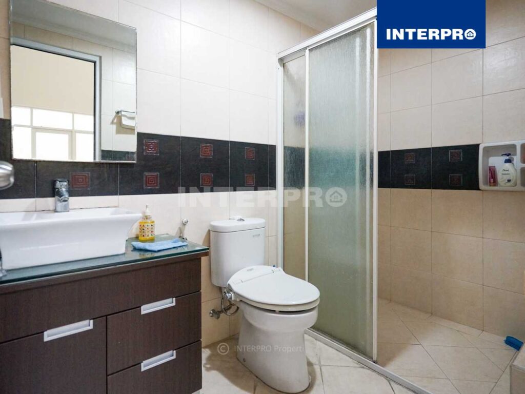 Rumah Dijual Permata Buana Luas 300m2