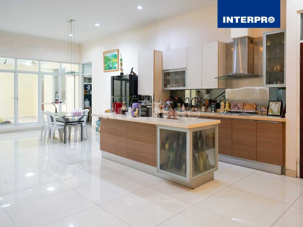 Rumah Dijual Permata Buana Luas 300m2
