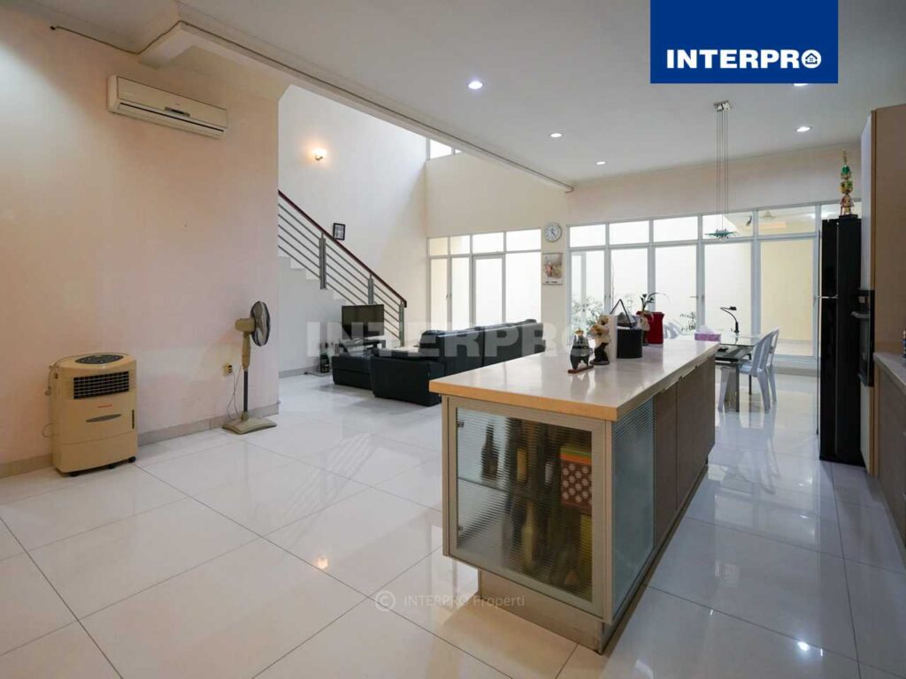 Rumah Dijual Permata Buana Luas 300m2