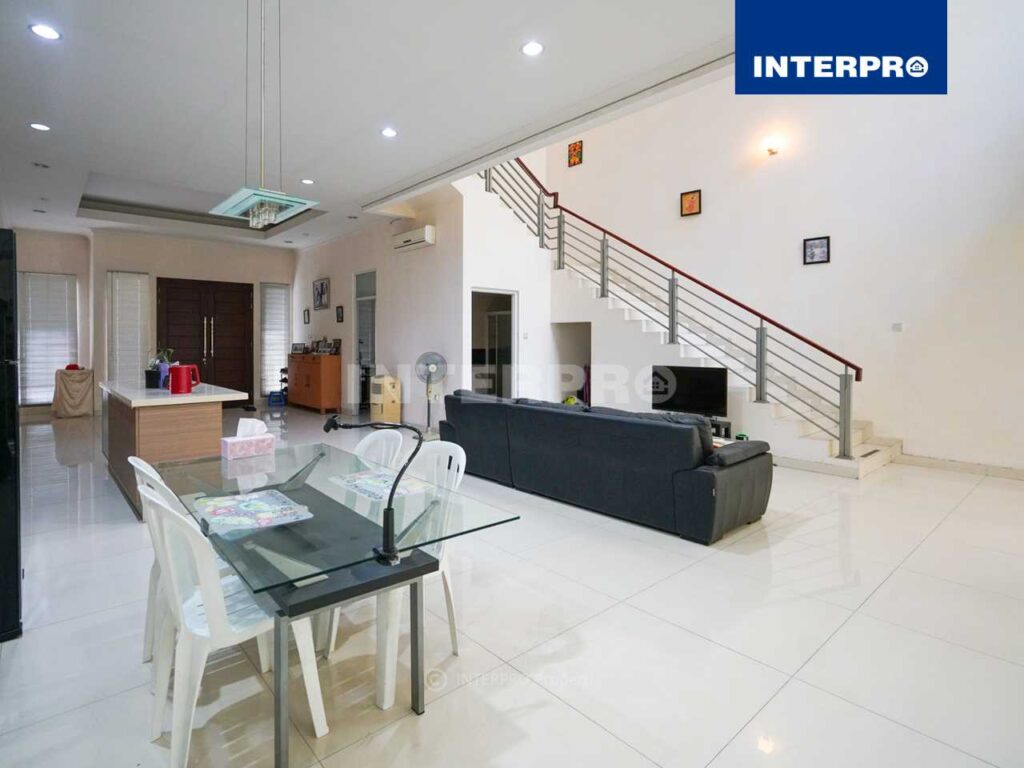 Rumah Dijual Permata Buana Luas 300m2