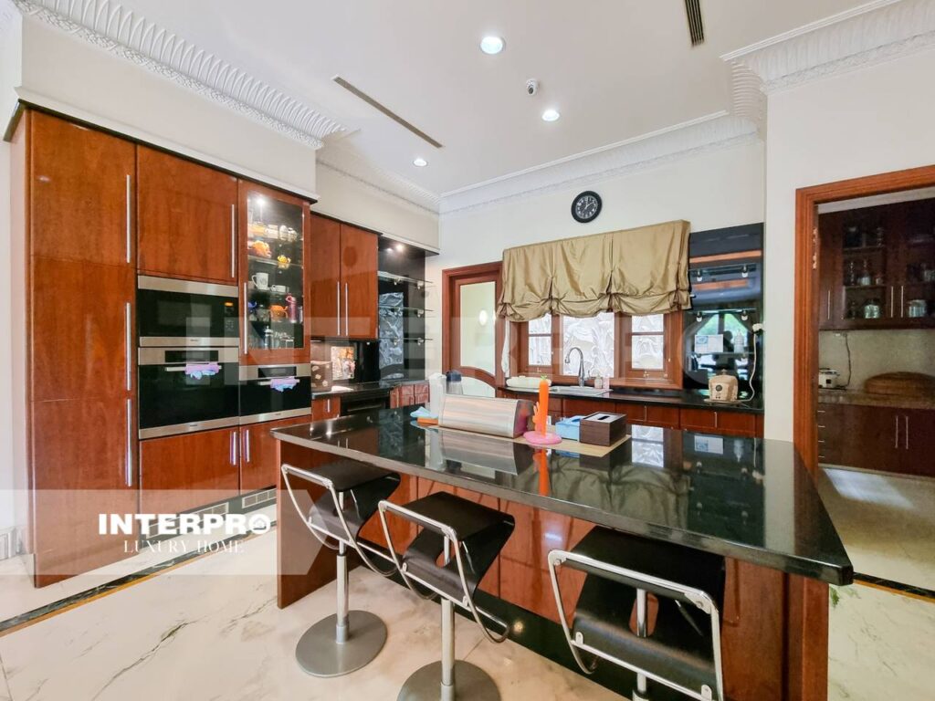 Dijual Rumah Mewah Hook Taman Kedoya Baru Jakarta Barat by INTERPRO