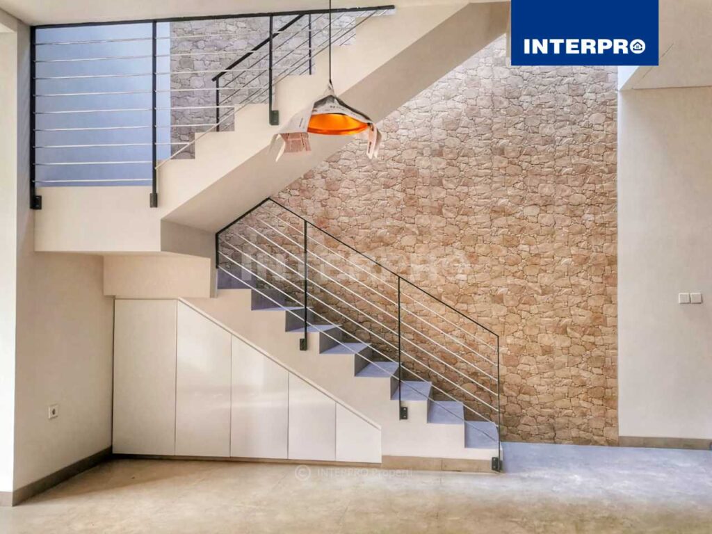 Rumah Disewakan Intercon Taman Kebon Jeruk Agen Properti INTERPRO