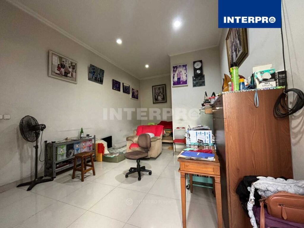 Rumah 3 lantai Makaliwe Grogol Jakarta Barat
