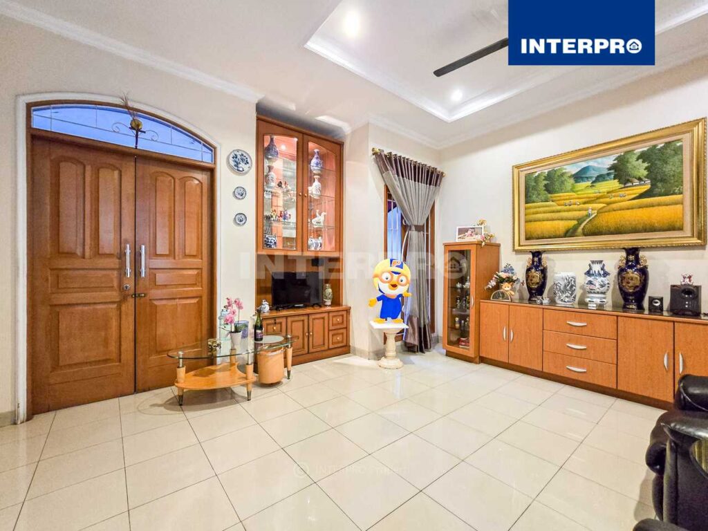 Rumah Dijual Permata Buana 200m2 2 Lantai Siap Huni