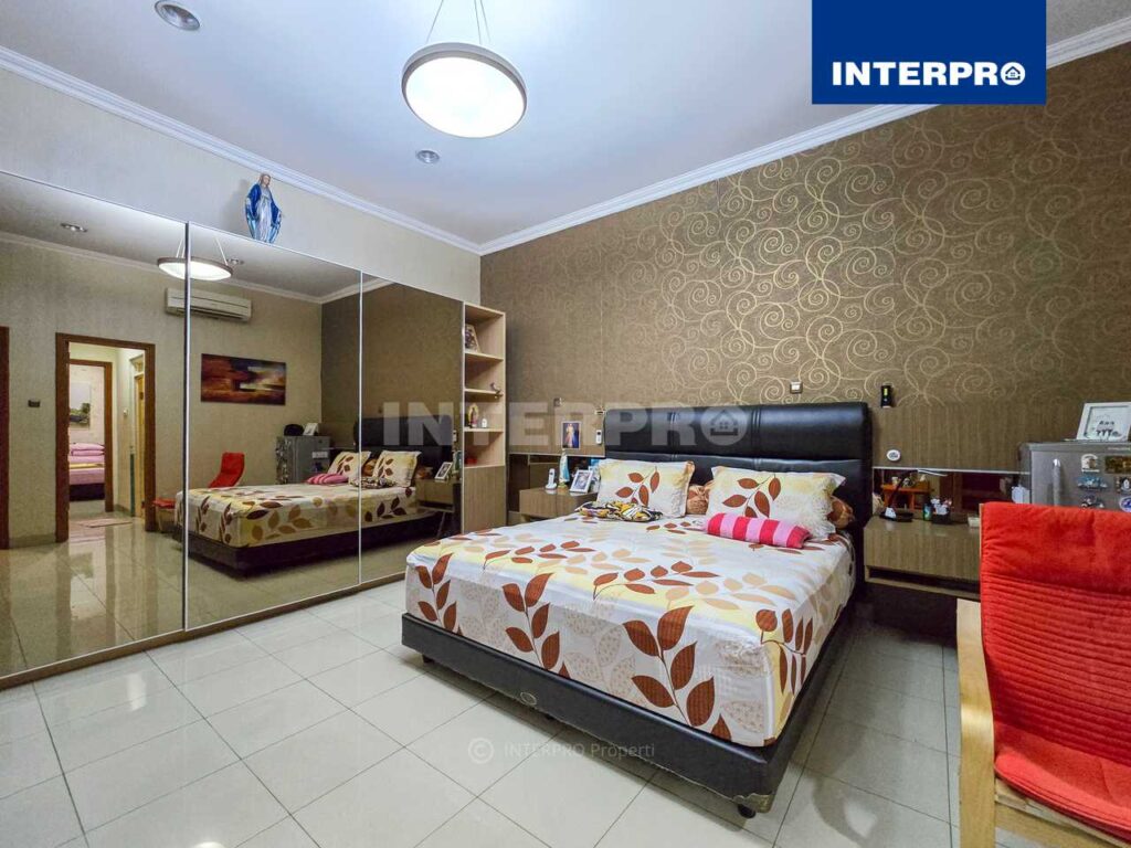 Rumah Dijual Permata Buana 200m2 2 Lantai Siap Huni