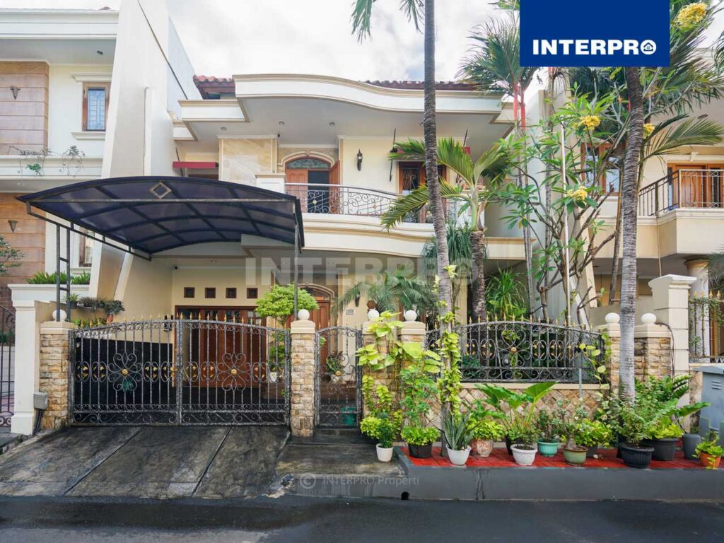 Rumah Dijual Permata Buana 200m2 2 Lantai Siap Huni