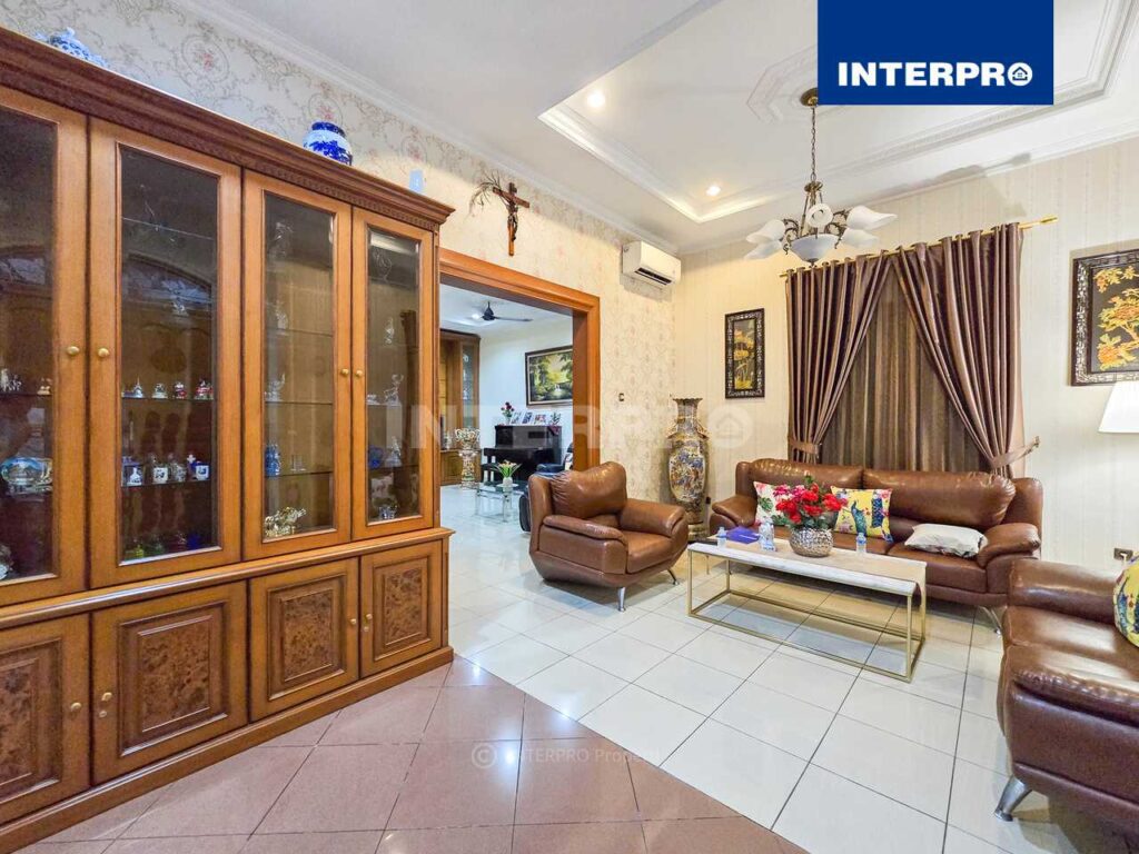 Rumah Dijual Permata Buana 200m2 2 Lantai Siap Huni