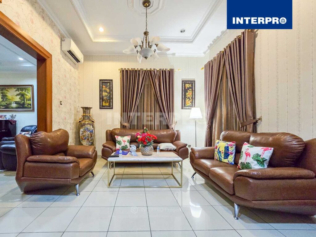 Rumah Dijual Permata Buana 200m2 2 Lantai Siap Huni