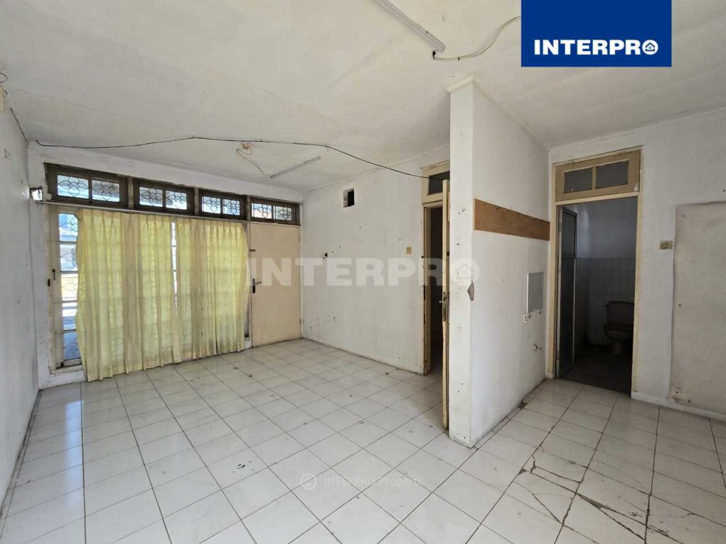 Rumah 2 lantai Taman Ratu Jakarta Barat