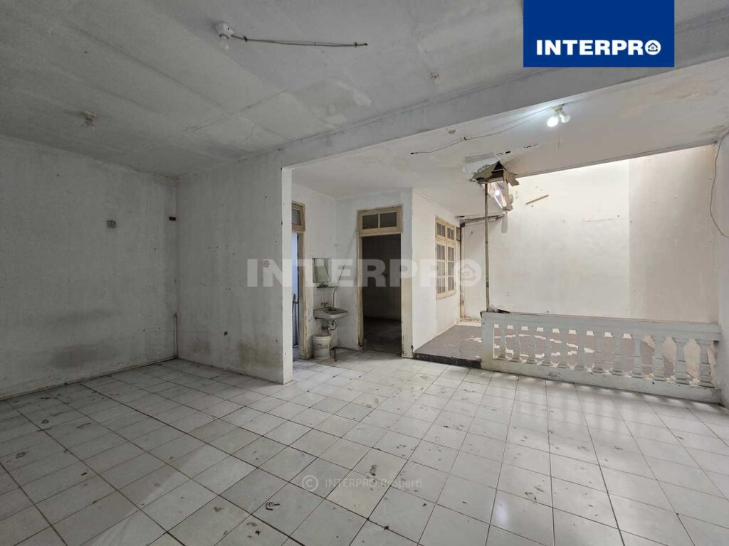 Rumah 2 lantai Taman Ratu Jakarta Barat