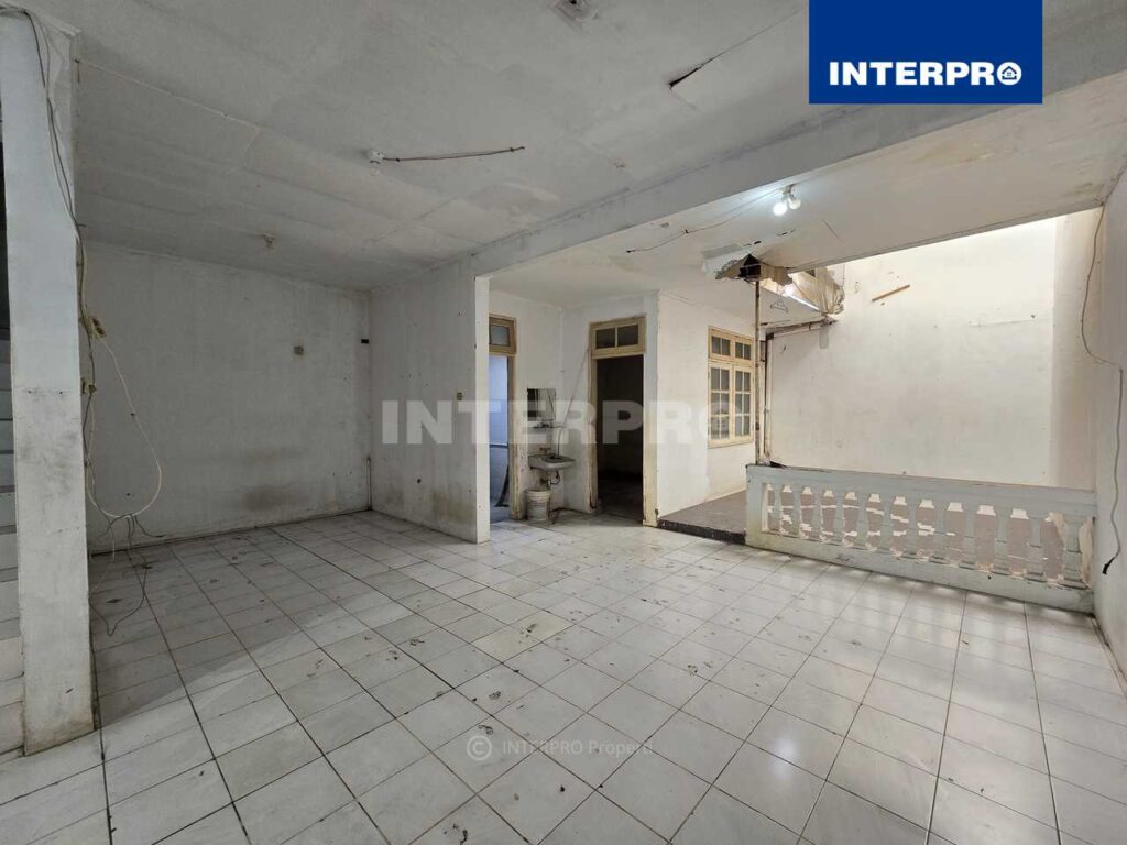 Rumah 2 lantai Taman Ratu Jakarta Barat