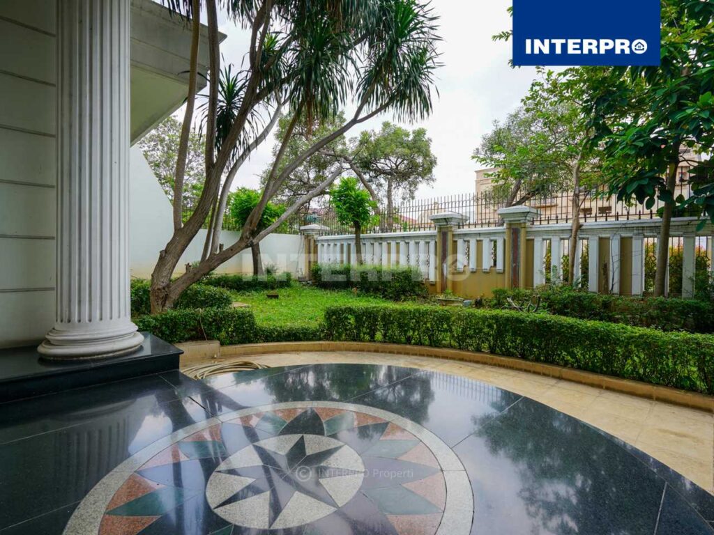 Rumah Dijual Taman kebon jeruk intercon luas tanah 800 m2