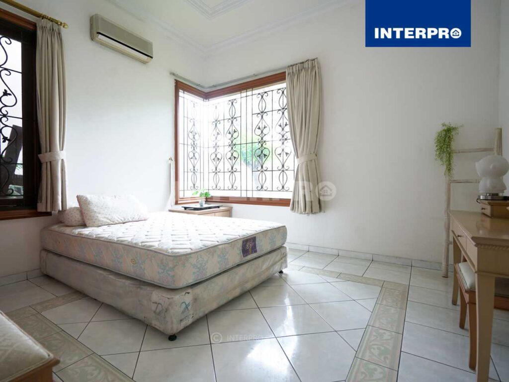 Rumah Dijual Taman kebon jeruk intercon luas tanah 800 m2