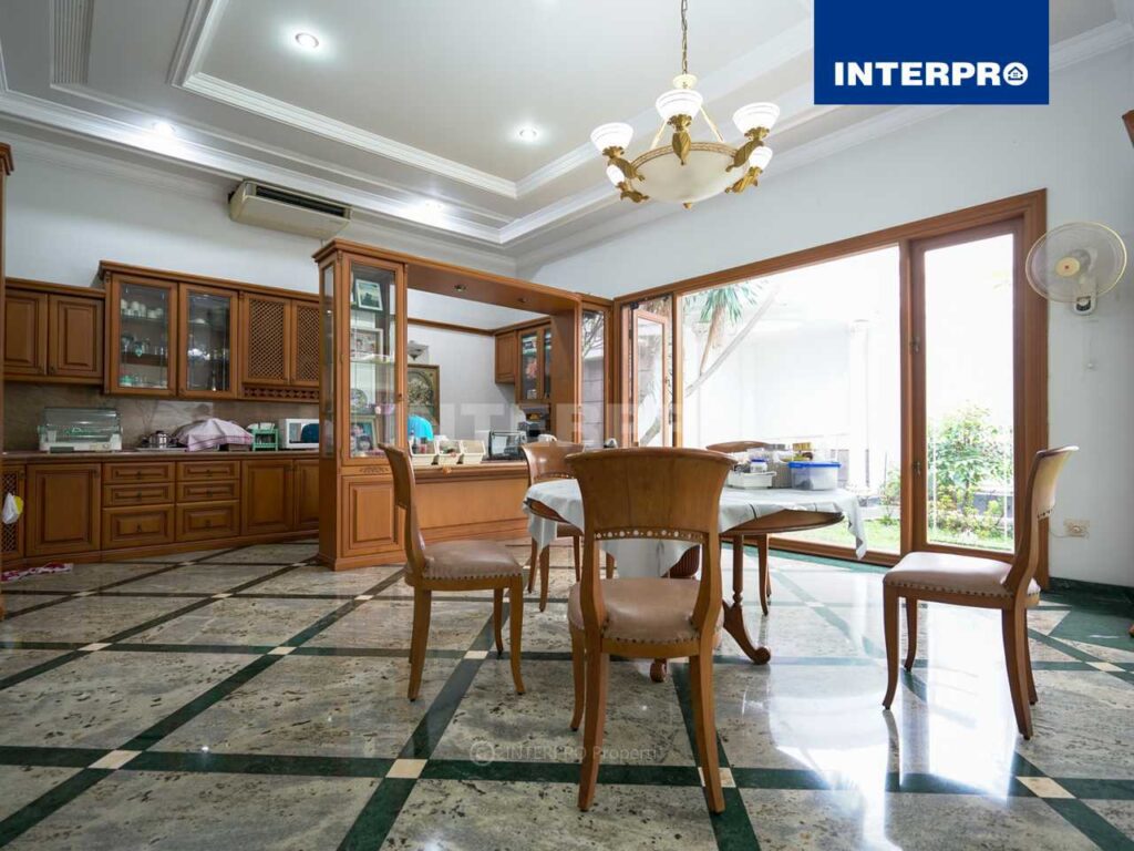 Rumah Dijual Taman kebon jeruk intercon luas tanah 800 m2