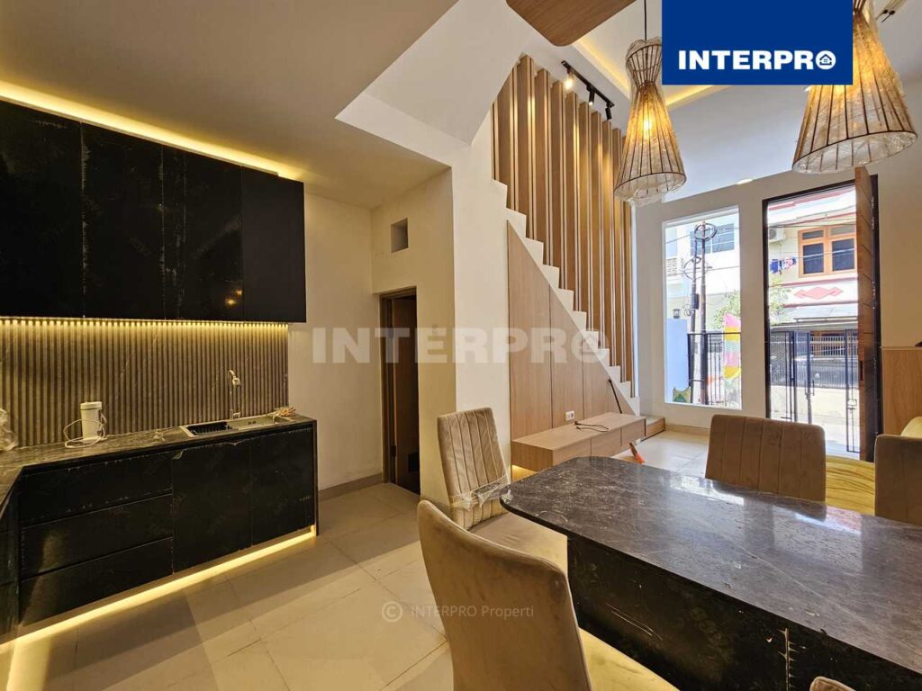Rumah Brand New Split Level Duri Kepa