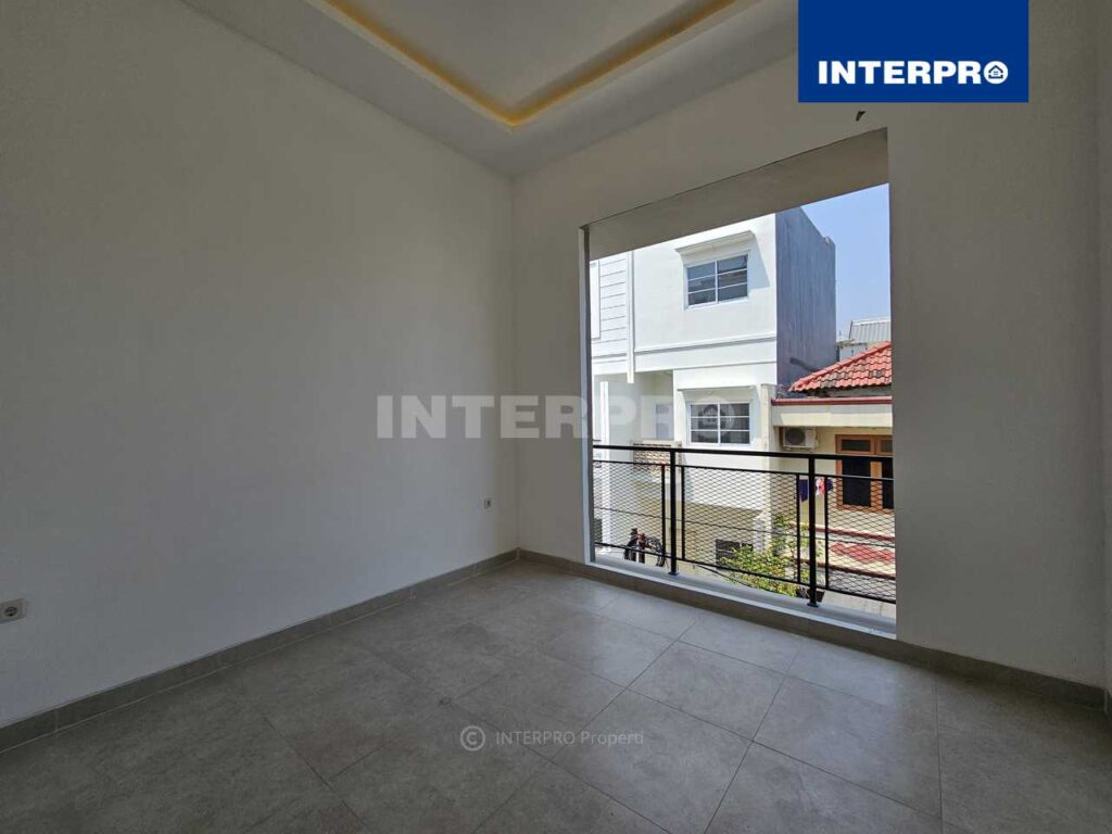 Rumah Brand New Split Level Duri Kepa