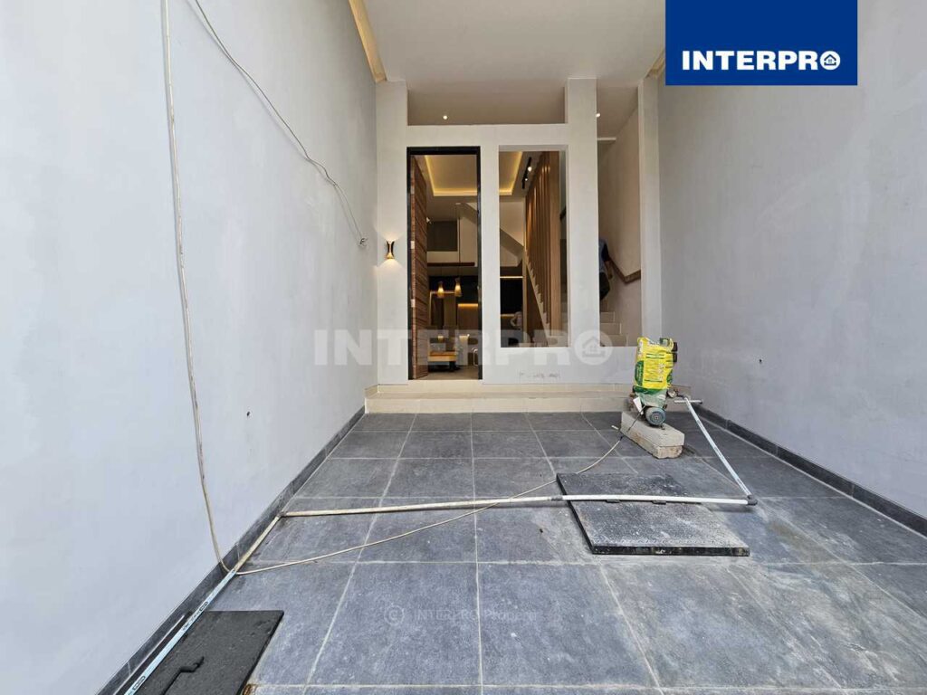 Rumah Brand New Split Level Duri Kepa