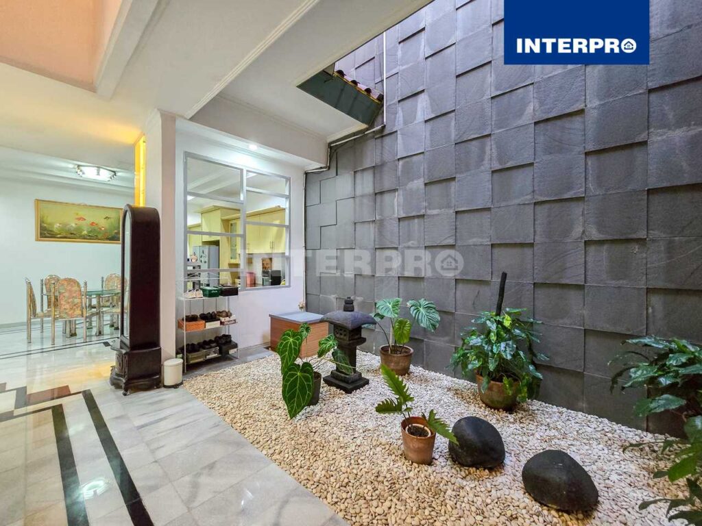 Rumah Dijual Mega Kebon Jeruk Luas 240m2