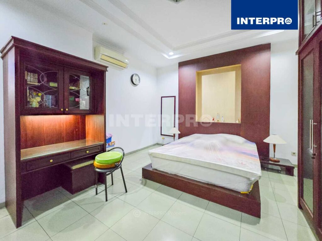 Rumah Dijual Mega Kebon Jeruk Luas 240m2