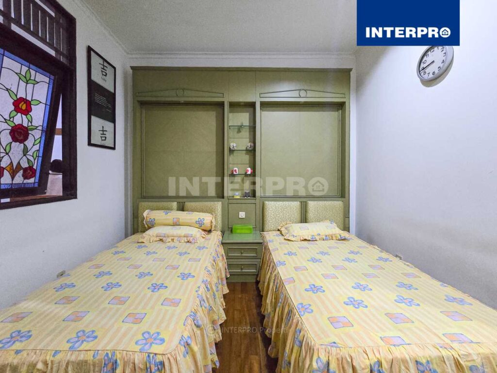 Rumah Dijual Mega Kebon Jeruk Luas 240m2