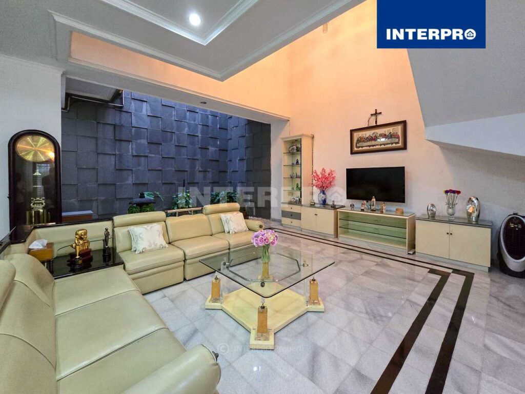 Rumah Dijual Mega Kebon Jeruk Luas 240m2